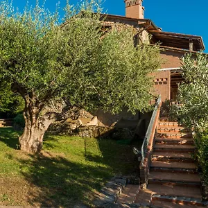 https://podere-la-tona.it-tuscanyhotel.com